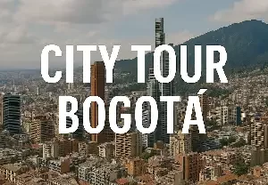 Panorámica de Bogotá con rascacielos y cerros orientales, texto "City Tour Bogotá"